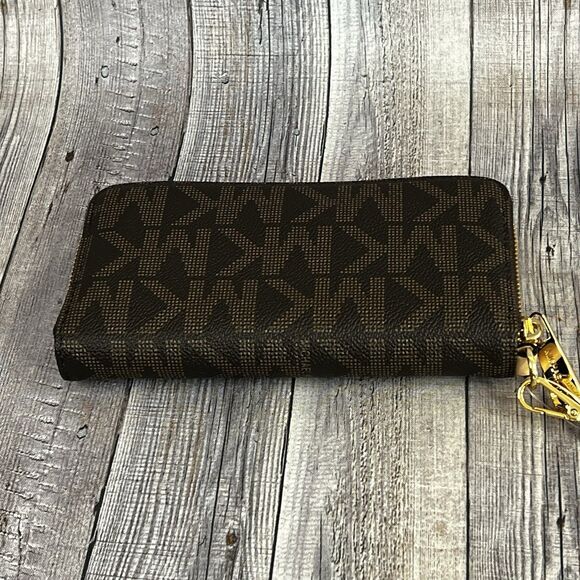 Michael Kors Wallet Jet Set Medium Brown Gold Zip Around Wallet MK Monogram - Picture 8 of 9
